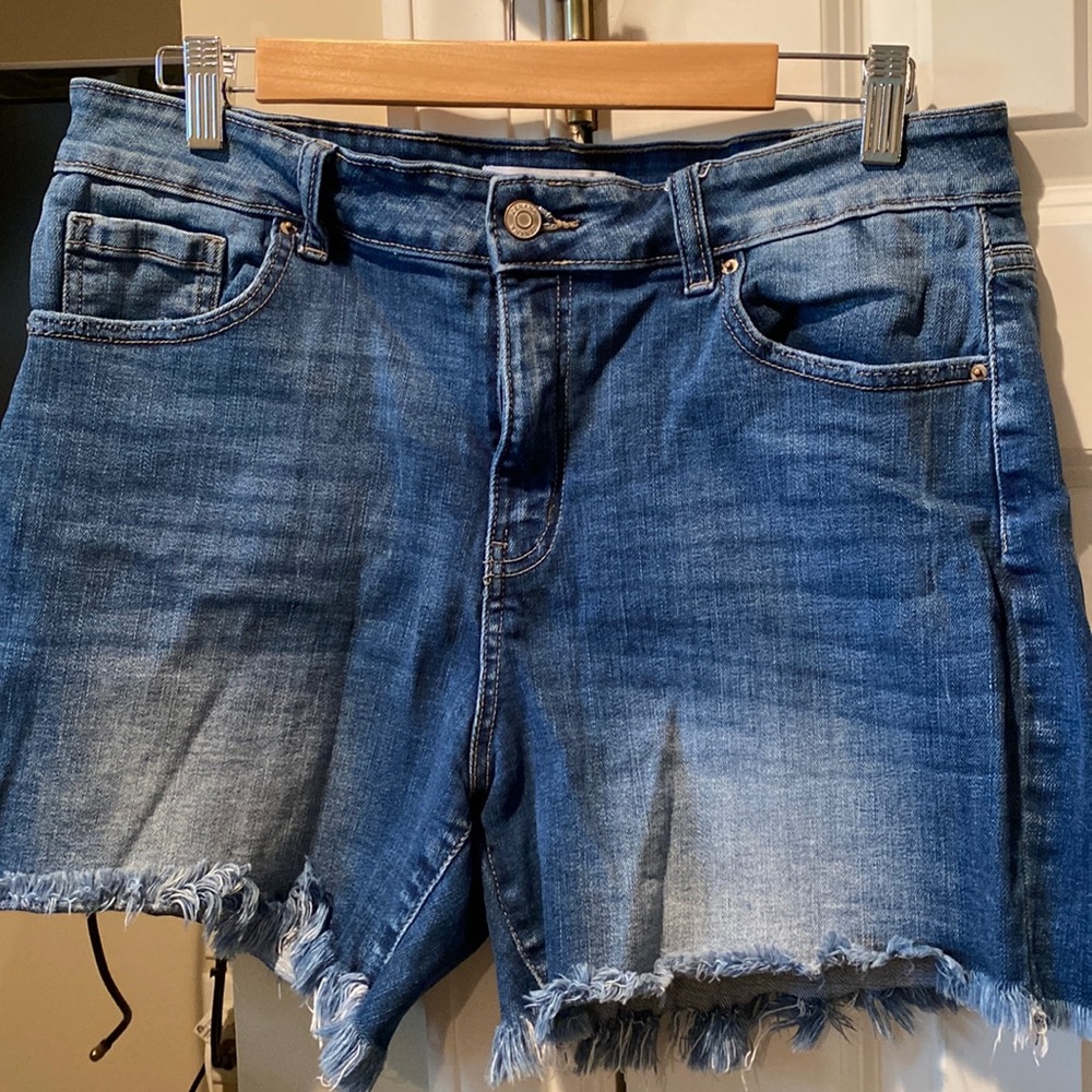 Zenana style DOP-1588AB dark to medium was. Very stretchy like Judy Blue.
